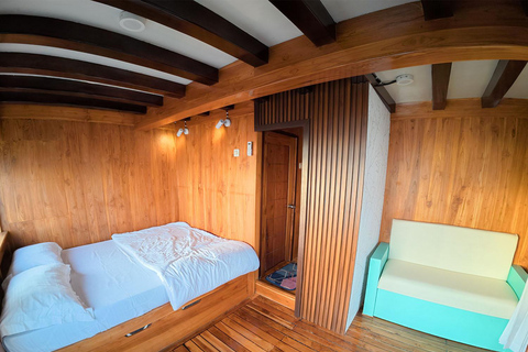 Lombok to Komodo 4D3N Sailing Adventure Gili Room: Queen bed + 2x Single bunkbed