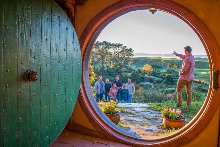 Auckland: Jednodniowa wycieczka na plan filmowy Hobbiton z uroczystym lunchemZ Auckland: całodniowa wycieczka na plan filmowy Hobbiton