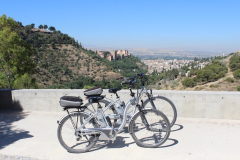 Wycieczka rowerem elektrycznym z 2 opcjami zwiedzania GranadyWycieczka rowerem elektrycznym w terenie