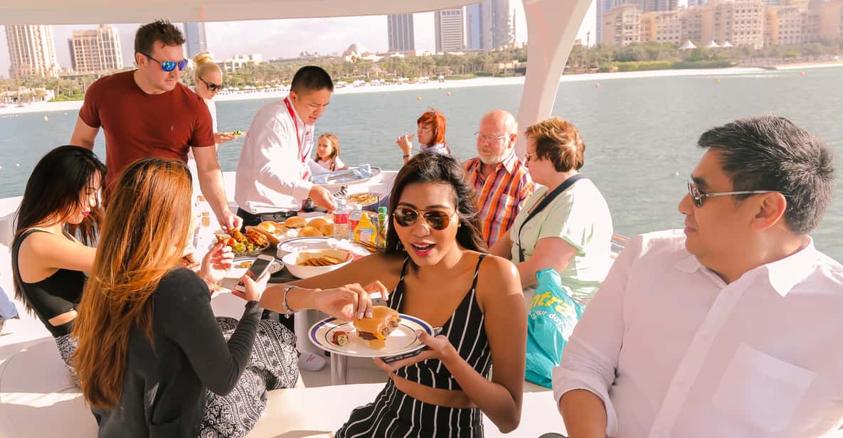 Dubai Marina: Yacht Tour with Breakfast or BBQ
