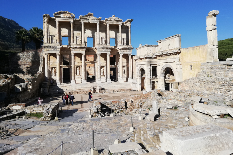 Ruinas de Éfeso y el templo de Artemisa en grupo pequeño