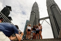 Private KL City Tour with Petronas Twin Towers & Batu Caves - Housity