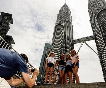 Private KL City Tour with Petronas Twin Towers & Batu Caves
