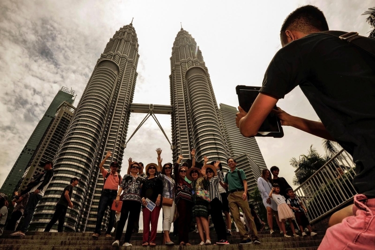 Private KL Stadtführung mit Petronas Twin Towers & Batu CavesKuala Lumpur Privattour: Petronas Twin Towers & Batu-Höhlen