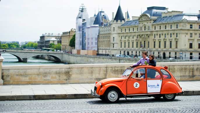 paris romantic private tour by night in a classic 2cv