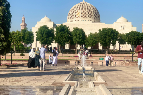 Muscat: Private City Highlights Tour With Pick-up/Drop-off