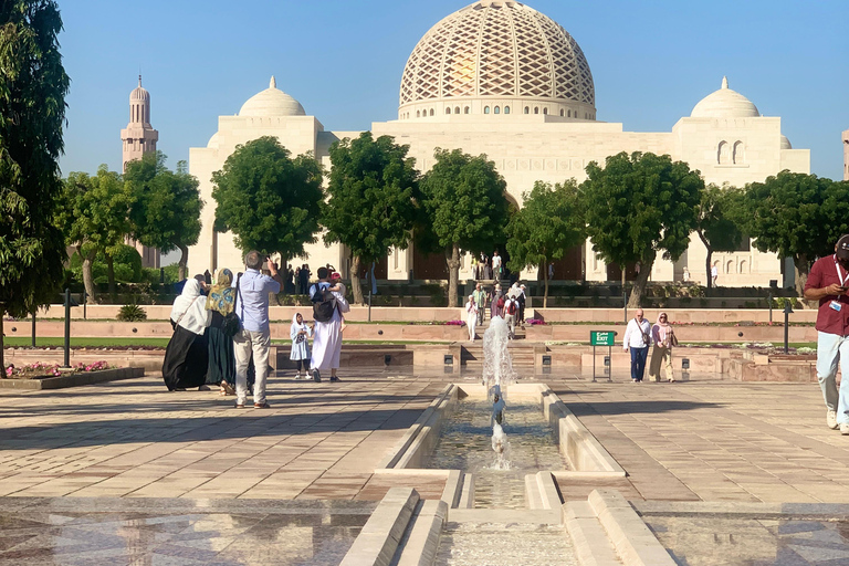 Muscat: Private City Highlights Tour With Pick-up/Drop-off