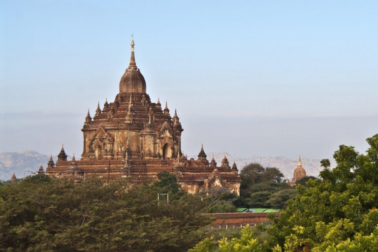 Bagan : Dîner au coucher du soleil à la tour d'observation de Bagan