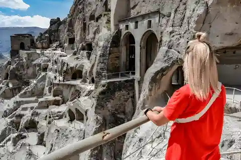 Tbilisi : Viaggio di un giorno Borjomi Rabati Vardzia Visita guidata di gruppo