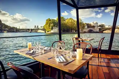Paris: 3-Gänge-Mittagessen-Kreuzfahrt auf der Seine