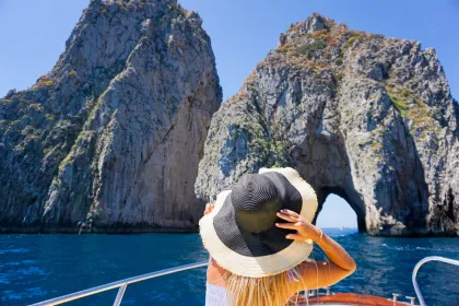 Ganztägige Bootstour an der sorrentinischen Küste und auf Capri