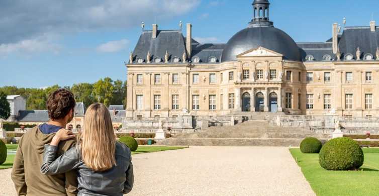 Paris - Chateau Fontainebleau - One Road at a Time