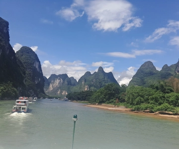 Guilin: Cruzeiro privado de dia inteiro no rio Li e espetáculo de Liusanjie
