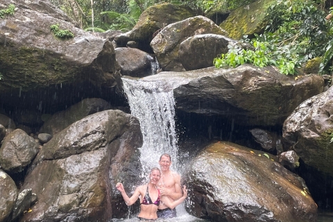 Wanderung zum versteckten Wasserfall von El Yunque mit Transport