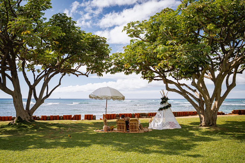 Waikiki : Beach Picnic with Professional Photography! Waikiki : Beach Picnic with Photography and Performance!