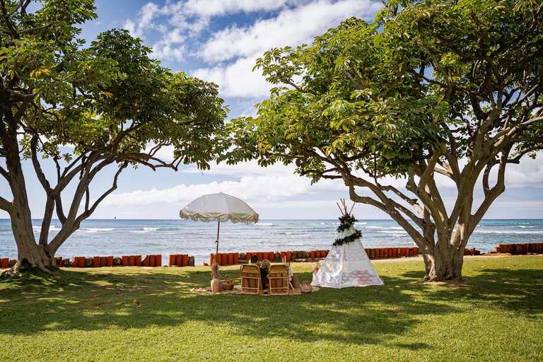 Waikiki : Beach Picnic with Professional Photography! Waikiki : Beach Picnic with Photography and Performance!