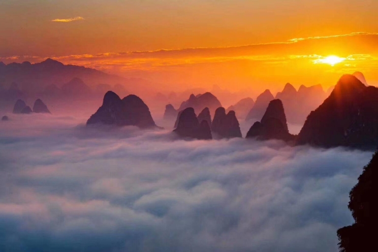 Excursion privée d'une journée ou d'une demi-journée au lever du soleil sur la colline Xianggong de Yangshuo| Excursion au lever du soleil sur la colline de Xianggong et 4 heures de bateau sur la rivière Li