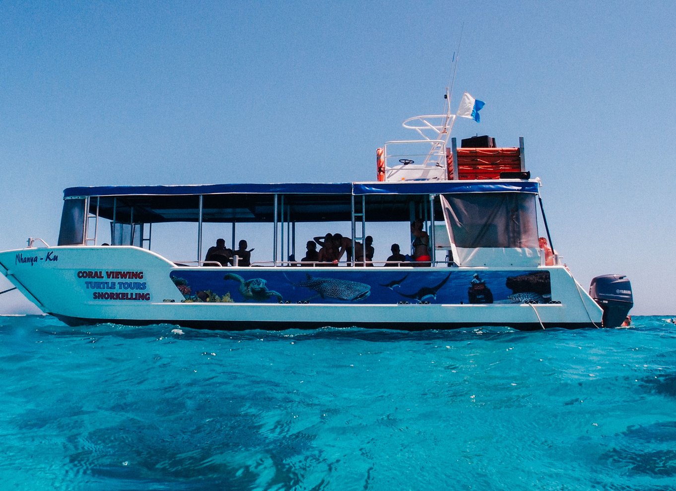 Coral Bay bådtur med glasbund