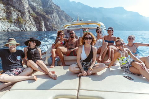 From Naples: Positano and Amalfi Boat Tour with DrinksTour in English and Italian