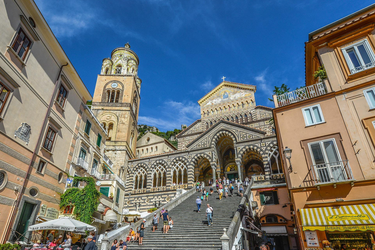 Tour per piccoli gruppi di Sorrento e della Costiera Amalfitana in barcaTour in spagnolo