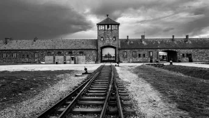 de cracovie visite du groupe auschwitzbirkenau en minivan