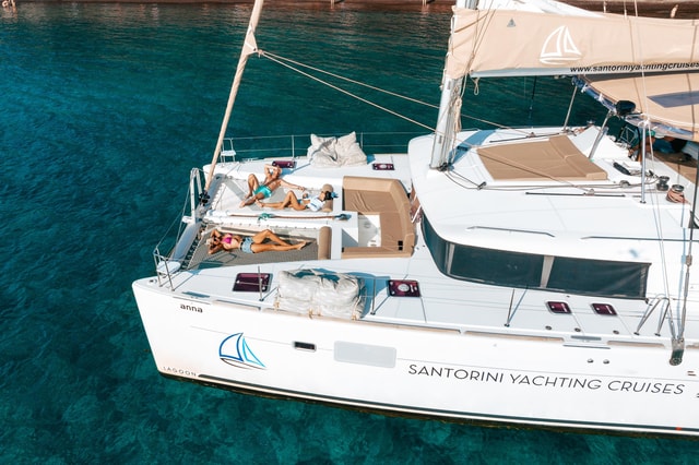 Santorini: Luxury Catamaran Cruise with Lunch, BBQ & Drinks