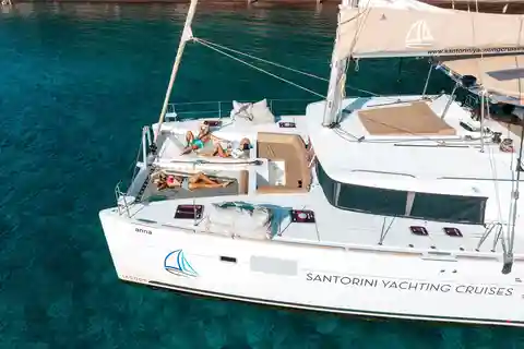 Santorini: Luxury Catamaran Cruise with Lunch, BBQ & Drinks