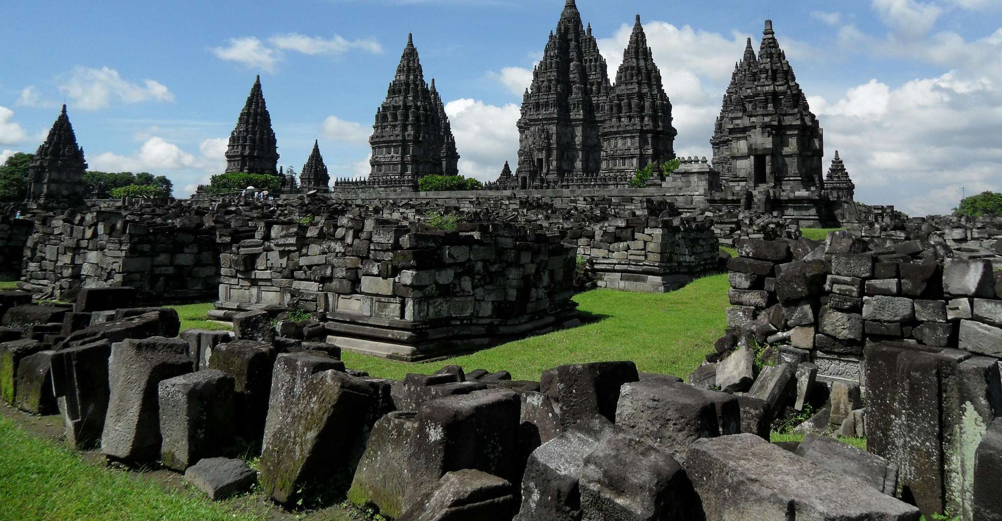 Yogyakarta, Borobudur Climb-up & Prambanan Temple Day Tour - Housity