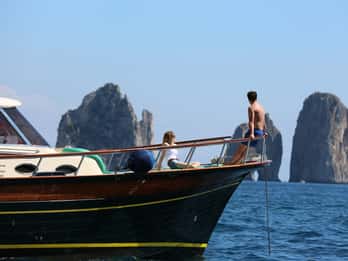 Desde Amalfi Las Islas Galli y Capri Tour en barco de día completo