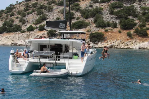 Naxos: Luxury Catamaran Day Trip with Lunch and Drinks