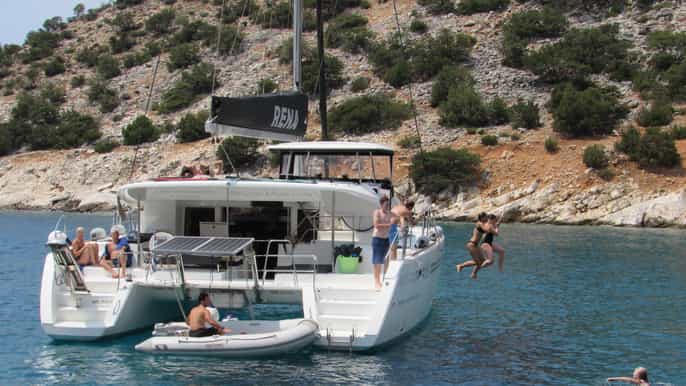 naxos crociera all inclusive con catamarano di lusso