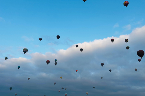 from MexicoCity:Balloon flight Over thepyramidsofTeotihuacanVuelo en globo aerostatico con traslado desde CDMX