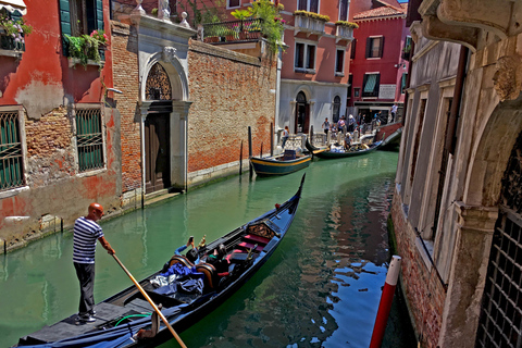 Tour of Doge's Palace and Gondola Ride Morning tour: Palace and Gondola Tour in English