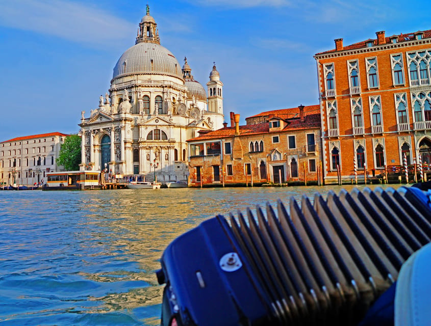 Venedig Private Gondelfahrt Auf Dem Canal Grande Und Serenade