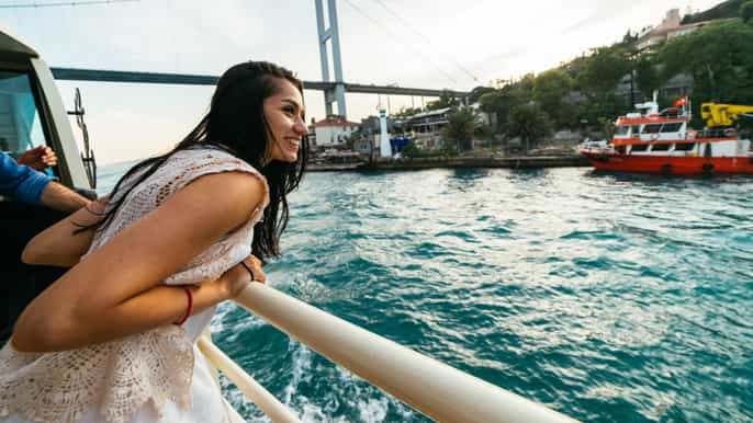 Istanbul: Hop-On-Hop-Off Bosphorus Boat Tour with Audio App