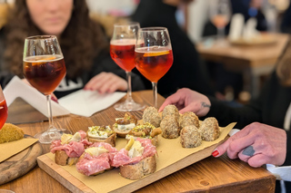 Venice: Street Food Tour Cicchetti & Spritz with Local Guide