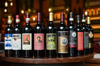 San Gimignano, Pranzo o Cena in Azienda Vinicola con Degustazione - Hizvo