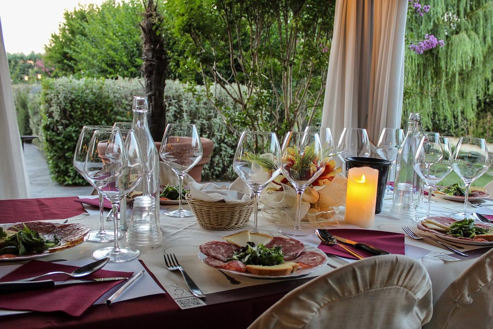 San Gimignano, Pranzo o Cena in Azienda Vinicola con Degustazione - Hizvo