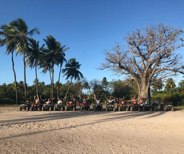 Zanzibar: Excursão de aventura em moto-quatro a uma aldeia local