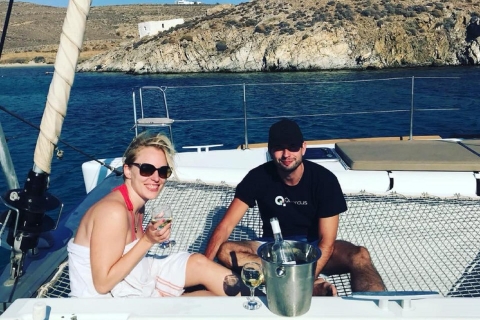 Mykonos: Crucero de un día en catamarán con almuerzo fresco