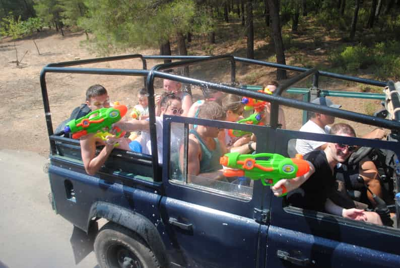 jeep safari water fight