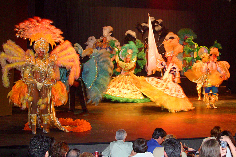 Palacio de Rafain: Cena-espectáculo con barbacoaDesde Hoteles Foz do Iguaçu