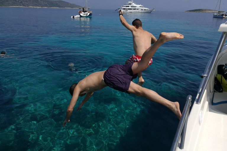 Excursión a la Cueva Azul y la Isla de Hvar desde Split