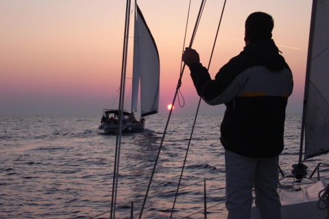 Larnaca: cruise bij zonsondergang in champagneStandaard Optie: