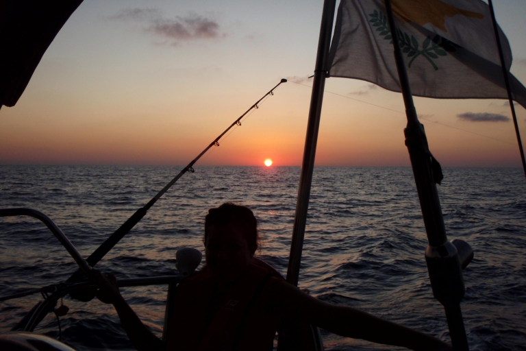 Larnaca: cruise bij zonsondergang in champagneStandaard Optie: