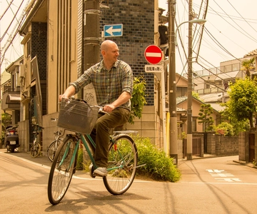 Tokyo: West-Side Cycling and Food Tour with Guide