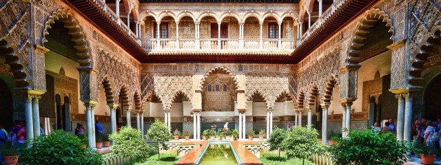 Visit Seville Cathedral, Giralda and Alcázar 3.5-Hour Guided Tour in Sevilla, España