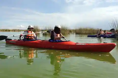 Caiaque em Uros e excursão de um dia à Ilha Taquile