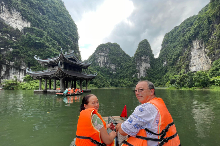 Trang An - Grotta di Mua - Hoa Lu - Bicicletta - visita alla famiglia locale