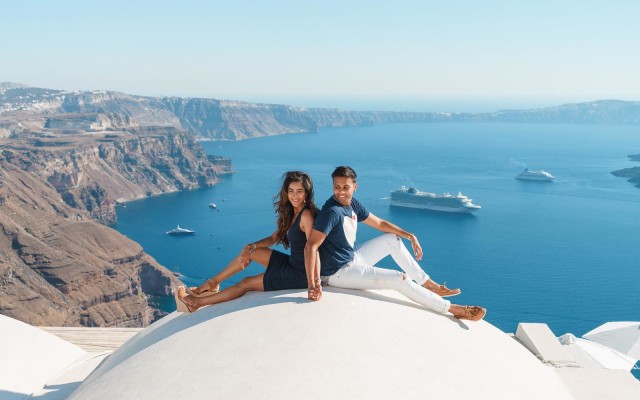Visit Santorini Private Customizable Car Tour with a Local Guide in Oia